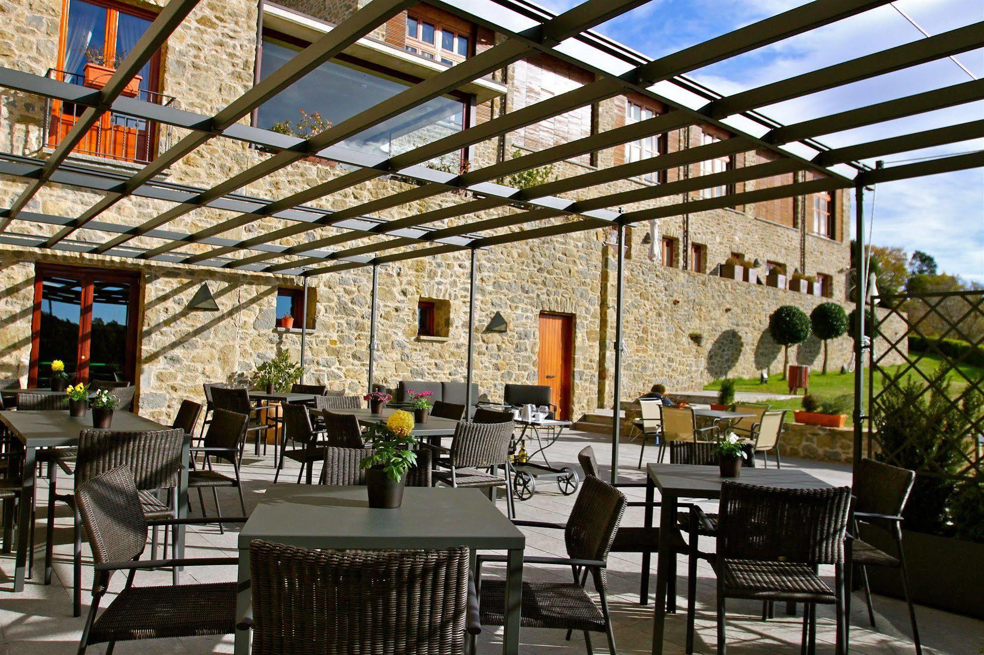 Hotel Restaurante El Ventos Sant Felíu de Pallarols Exterior foto