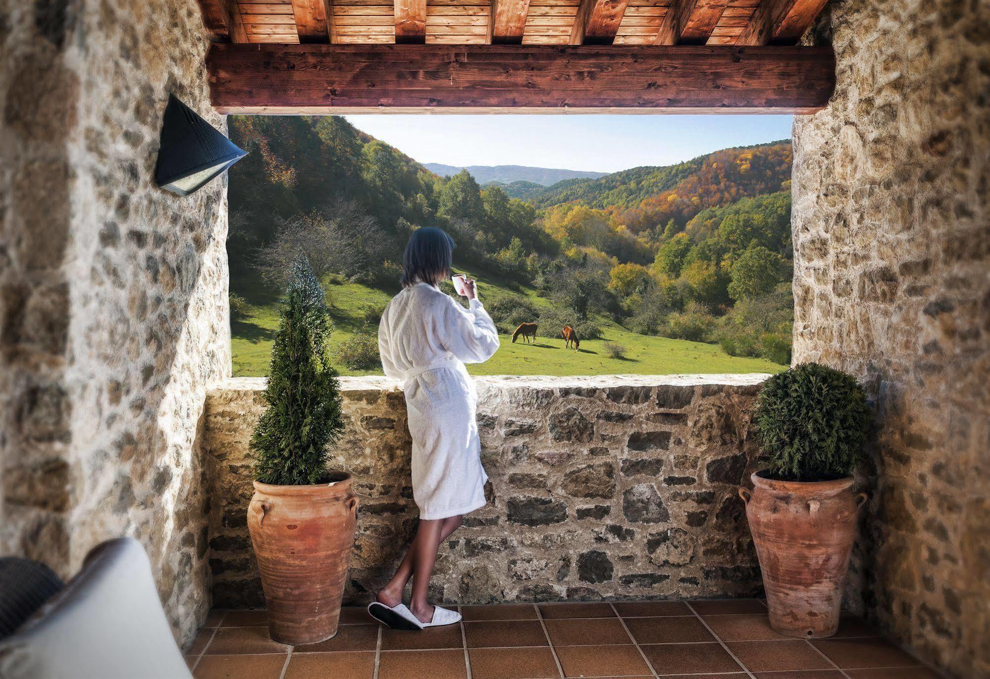 Hotel Restaurante El Ventos Sant Felíu de Pallarols Exterior foto